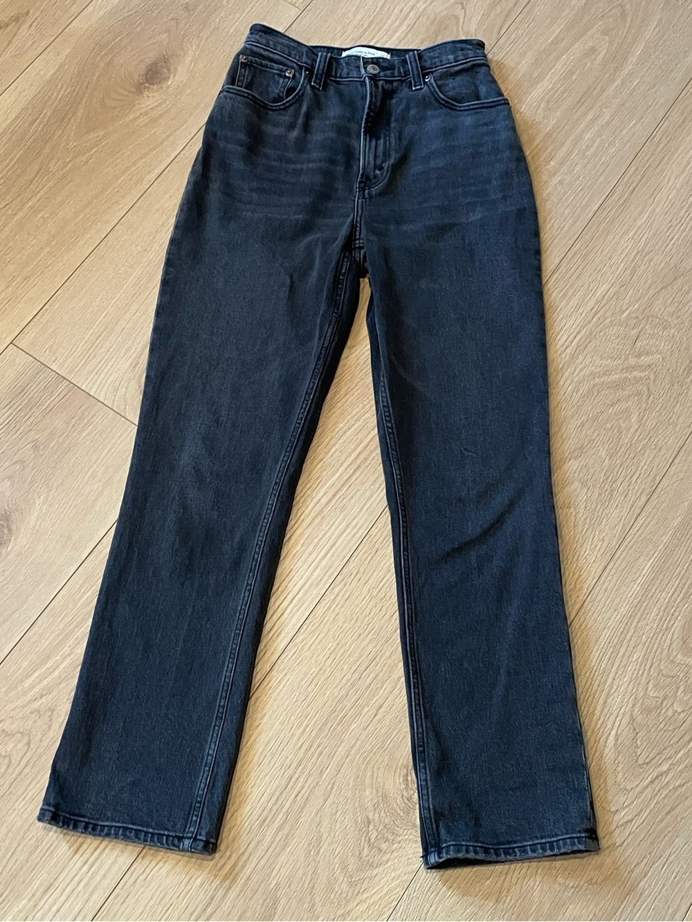 Abercrombie & Fitch 90’s Straight Ultra High Rise Jeans - size 24